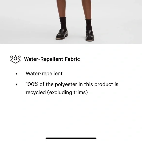 lululemon athletica Everywhere Crossbody Bag 2L in Black Plum and Gold - Picture 2 of 5